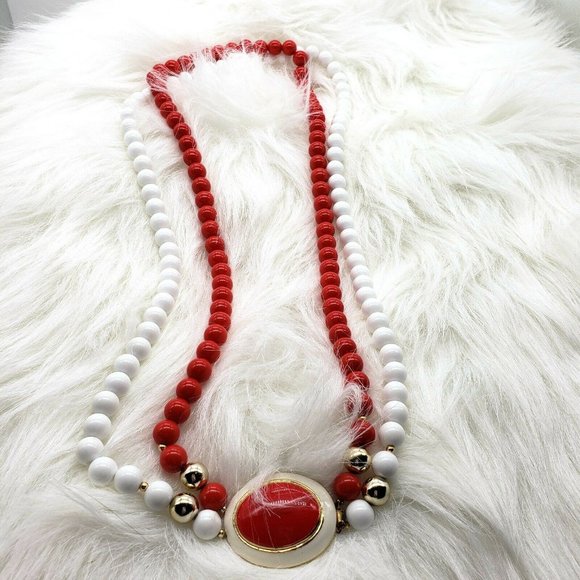 Lustrous Coral Red White Shell Pearl Necklace - Picture 6 of 8